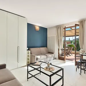 Appartamento Splendido Monolocale Con Spazioso Giardino E Veranda A 500 Mt Dal Mare